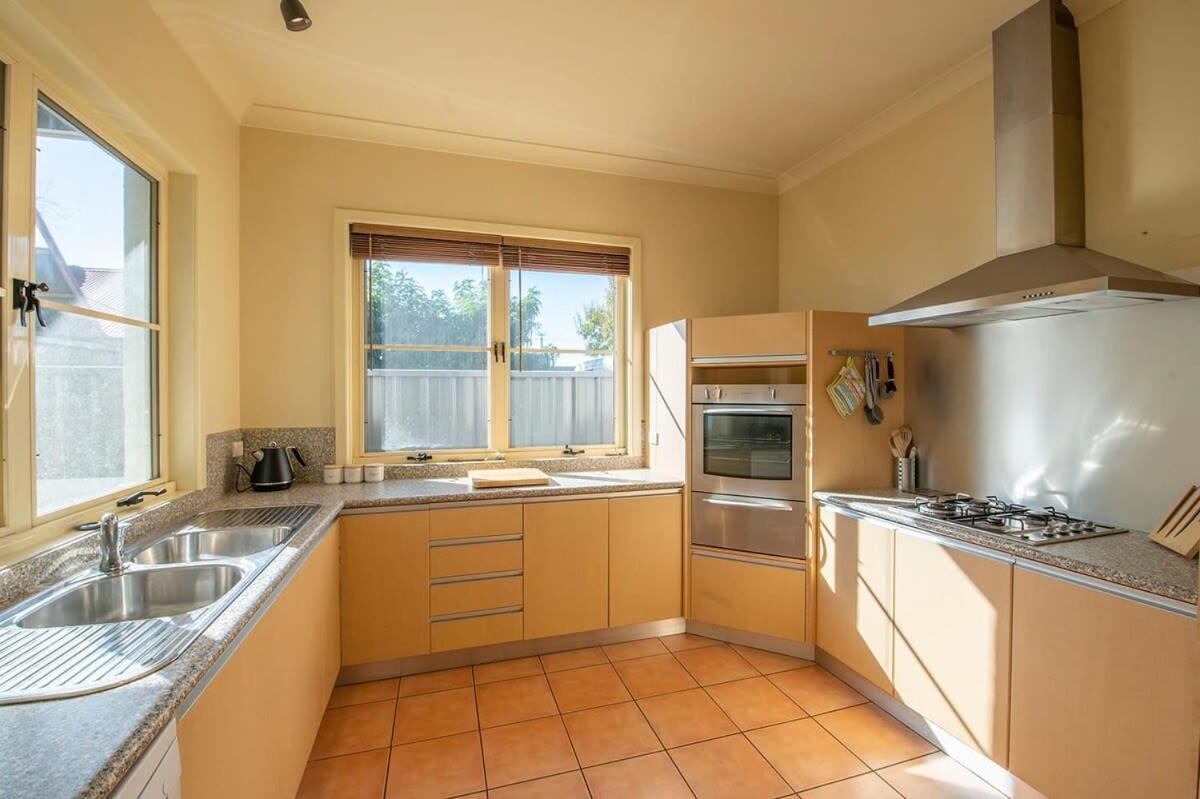 Tranquil Taylor - Two-Storey Cbd Family Home, Bbq Dubbo Exterior photo