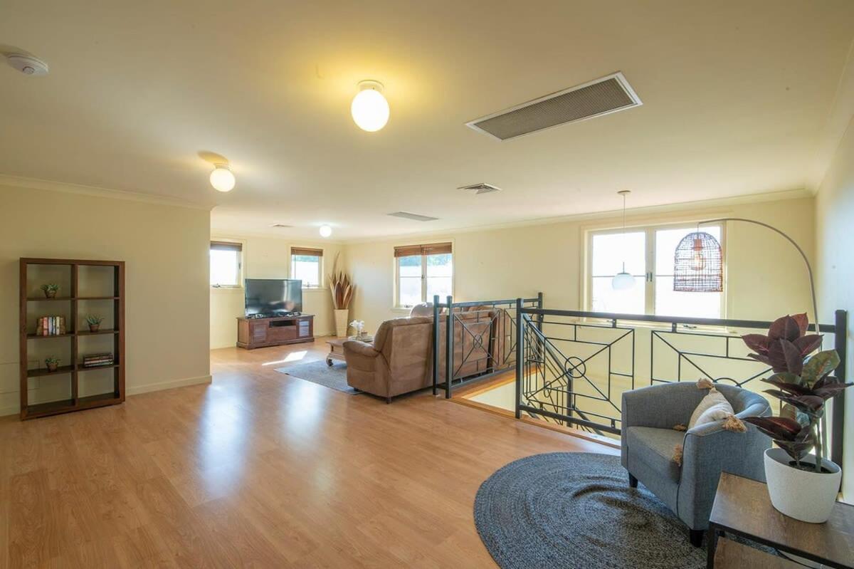 Tranquil Taylor - Two-Storey Cbd Family Home, Bbq Dubbo Exterior photo